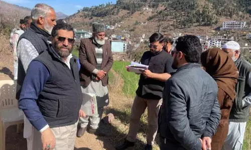 डीसी ने Jamabandi डिजिटाइजेशन की समीक्षा की, सीमावर्ती गांव सरूला में स्थानीय लोगों से बातचीत की डीसी ने Jamabandi डिजिटाइजेशन की समीक्षा की, सीमावर्ती गांव सरूला में स्थानीय लोगों से बातचीत की