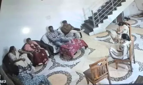 महिला को पुलिस ने किया नजरबंद, महासमुंद की इस घटनाक्रम के बारे में जानिए
