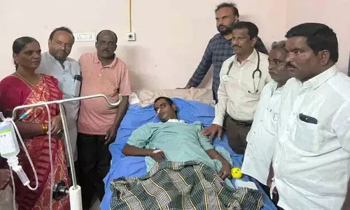 डॉ. अलेटी श्रीनिवास गौड़ की दरियादिली से coma patient का मुफ्त इलाज डॉ. अलेटी श्रीनिवास गौड़ की दरियादिली से coma patient का मुफ्त इलाज