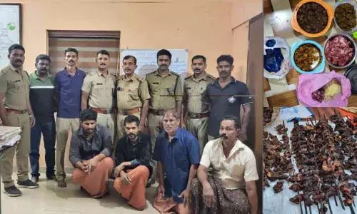 Kerala : 25 किलो जंगली सूअर के मांस के साथ चार सदस्यीय शिकार गिरफ्तार Kerala : 25 किलो जंगली सूअर के मांस के साथ चार सदस्यीय शिकार गिरफ्तार