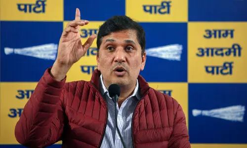 दिल्ली सरकार के एक वर्ष पूरे होने पर आम आदमी पार्टी के नेता सौरभ भारद्वाज ने BJP पर निशाना साधा