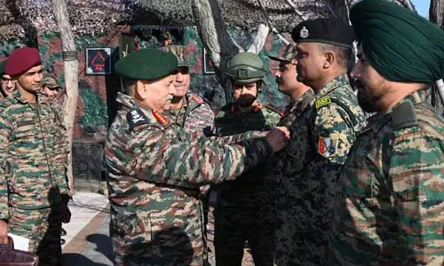 सेना प्रमुख ने Poonch में LoC के पास फॉरवर्ड इलाकों का दौरा किया