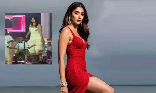 वायरल वीडियो: पूजा हेगड़े के Monica song पर छोटे लड़कों का एनर्जेटिक डांस देखकर नेटिज़न्स हैरान रह गए वायरल वीडियो: पूजा हेगड़े के Monica song पर छोटे लड़कों का एनर्जेटिक डांस देखकर नेटिज़न्स हैरान रह गए