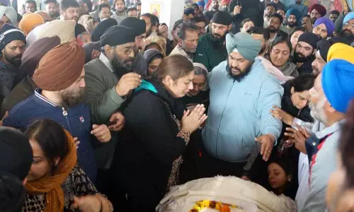 Jalandhar: शूटरों को लॉजिस्टिक सपोर्ट देने वाला लकी ओबेरॉय का हेल्पर गिरफ्तार Jalandhar: शूटरों को लॉजिस्टिक सपोर्ट देने वाला लकी ओबेरॉय का हेल्पर गिरफ्तार