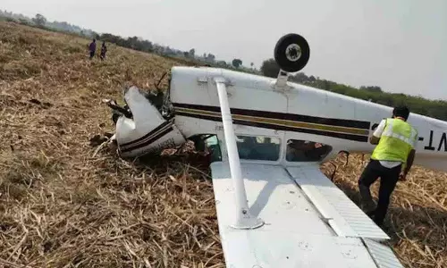 इंजन में खराबी के कारण प्राइवेट ट्रेनिंग aircraft क्रैश हुआ, कैप्टन और ट्रेनी घायल इंजन में खराबी के कारण प्राइवेट ट्रेनिंग aircraft क्रैश हुआ, कैप्टन और ट्रेनी घायल