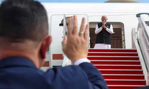 Malaysia दौरा खत्म करने के बाद पीएम मोदी भारत के लिए रवाना हुए Malaysia दौरा खत्म करने के बाद पीएम मोदी भारत के लिए रवाना हुए