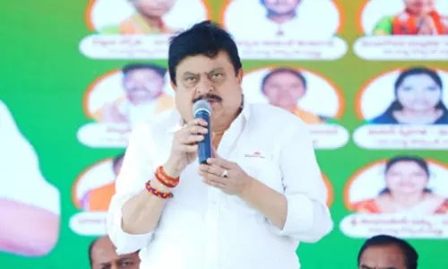 नगर निगम चुनावों में राजनीति पर विवाद, बीजेपी ने तेलंगाना CM को घेरा नगर निगम चुनावों में राजनीति पर विवाद, बीजेपी ने तेलंगाना CM को घेरा
