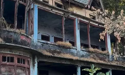 Himachal: संरक्षणवादियों ने स्लेट की छतों वाले घरों को हेरिटेज संपत्ति के तौर पर मैप करने की मांग की Himachal: संरक्षणवादियों ने स्लेट की छतों वाले घरों को हेरिटेज संपत्ति के तौर पर मैप करने की मांग की