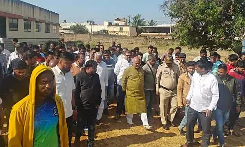 बेलगाम APMC दुकान आवंटन विवाद: मंत्रियों के सामने व्यापारियों में झड़प बेलगाम APMC दुकान आवंटन विवाद: मंत्रियों के सामने व्यापारियों में झड़प