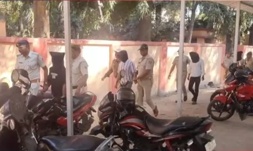 Rourkela: चाय वाले की चाकू से हत्या, पांच गिरफ्तार Rourkela: चाय वाले की चाकू से हत्या, पांच गिरफ्तार