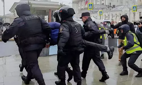 Russia के ऊफ़ा में चाकू हमले की अंदर की कहानी: टीनएजर संदिग्ध, स्वस्तिक ग्राफ़िटी, नव-नाज़ी कनेक्शन