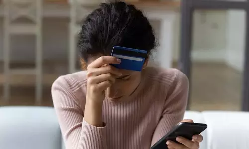 Credit card के चार्जेस चुपचाप आपके वॉलेट को खाली कर रहे Credit card के चार्जेस चुपचाप आपके वॉलेट को खाली कर रहे