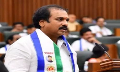 लड्डू विवाद पर सियासत, YSR कांग्रेस ने चंद्रबाबू नायडू पर साधा निशाना लड्डू विवाद पर सियासत, YSR कांग्रेस ने चंद्रबाबू नायडू पर साधा निशाना