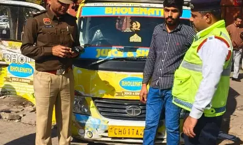 Panchkula में सड़कों के किनारे और बाज़ार से अतिक्रमण हटाया गया Panchkula में सड़कों के किनारे और बाज़ार से अतिक्रमण हटाया गया