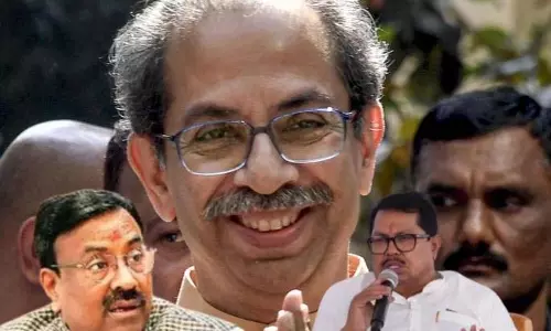 Uddhav Sena ने मेयर पद पर निशाना साधा, कांग्रेस-बीजेपी के बीच सत्ता संघर्ष और गहराया