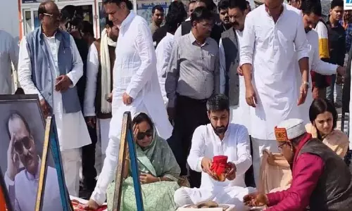 Ajit Pawar की अस्थियां त्रिवेणी संगम में विसर्जित, परिवार और कार्यकर्ता भावुक