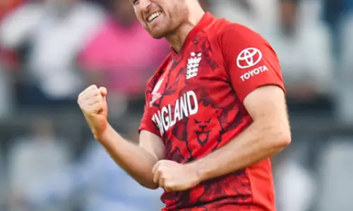 T20 वर्ल्ड कप: इंग्लैंड नेपाल के झटके से बचा, कैंपेन के पहले मैच में 4 रन से जीत हासिल की T20 वर्ल्ड कप: इंग्लैंड नेपाल के झटके से बचा, कैंपेन के पहले मैच में 4 रन से जीत हासिल की