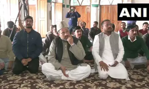 अयोध्या में शिया मुसलमानों का प्रदर्शन, इस्लामाबाद की शिया मस्जिद में आत्मघाती हमले की कड़ी निंदा