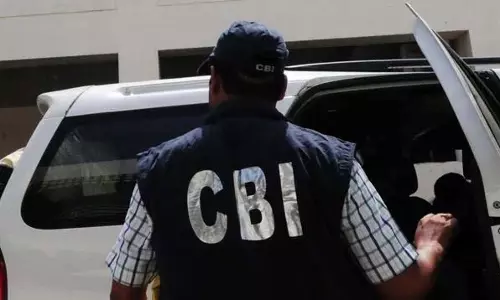 CBI ने दो एमईएस अधिकारियों को 2 लाख रुपये की रिश्वत लेते हुए पकड़ा CBI ने दो एमईएस अधिकारियों को 2 लाख रुपये की रिश्वत लेते हुए पकड़ा
