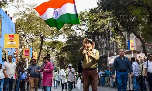 कर्मचारियों ने लंबित महंगाई भत्ता मंजूरी की मांग को लेकर फिर से शुरू किया विरोध-प्रदर्शन