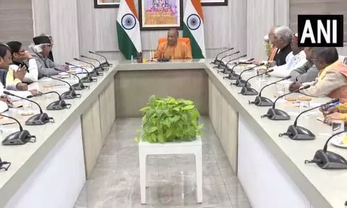 विधानसभा सत्र से पहले योगी आदित्यनाथ ने पार्टी सचेतक दलों के साथ बैठक की अध्यक्षता