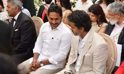 Thalapathy Vijay और YS जगन चेन्नई शादी में एक ही फ्रेम में नजर आए