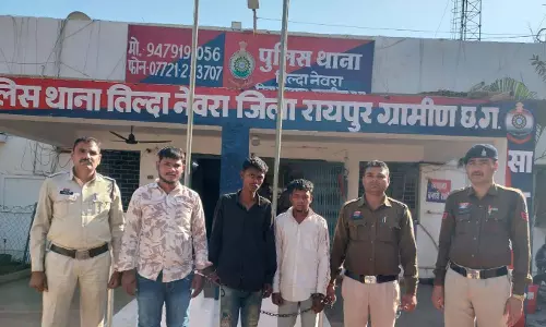 धारदार हथियार से हमला करने वाले 3 आरोपी और 1 नाबालिग गिरफ्तार धारदार हथियार से हमला करने वाले 3 आरोपी और 1 नाबालिग गिरफ्तार