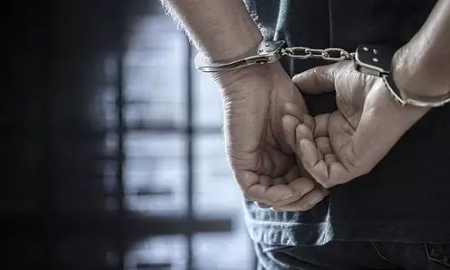 नाबालिग लड़की को कथित तौर पर प्रताड़ित करने के आरोप में युवक गिरफ्तार नाबालिग लड़की को कथित तौर पर प्रताड़ित करने के आरोप में युवक गिरफ्तार
