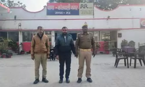 मऊ में सीटीईटी परीक्षा में बड़ी कार्रवाई, दूसरे की जगह परीक्षा दे रहा ‘सॉल्वर’ गिरफ्तार मऊ में सीटीईटी परीक्षा में बड़ी कार्रवाई, दूसरे की जगह परीक्षा दे रहा ‘सॉल्वर’ गिरफ्तार