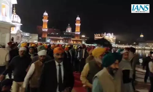 अमृतसर: राज्यपाल गुलाब चंद कटारिया ने किए सचखंड श्री हरिमंदिर साहिब के दर्शन अमृतसर: राज्यपाल गुलाब चंद कटारिया ने किए सचखंड श्री हरिमंदिर साहिब के दर्शन