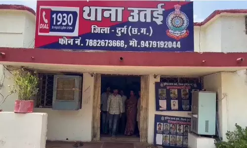 खौफनाक सजा: ढाई साल के मासूम पर बुजुर्ग ने कुल्हाड़ी से किया जानलेवा हमला खौफनाक सजा: ढाई साल के मासूम पर बुजुर्ग ने कुल्हाड़ी से किया जानलेवा हमला