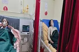 Uttarakhand News: प्रैक्टिकल के दौरान गिरी केमिकल की बोतल, गंध से सात छात्राएं हुई बेहोश Uttarakhand News: प्रैक्टिकल के दौरान गिरी केमिकल की बोतल, गंध से सात छात्राएं हुई बेहोश