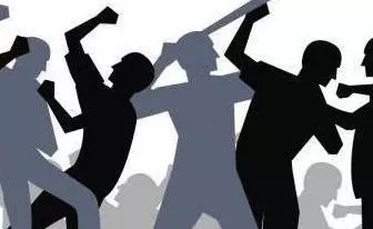 Odisha के बरगढ़ में गुटों के बीच झड़प में दो लोगों की मौत, एक घायल Odisha के बरगढ़ में गुटों के बीच झड़प में दो लोगों की मौत, एक घायल