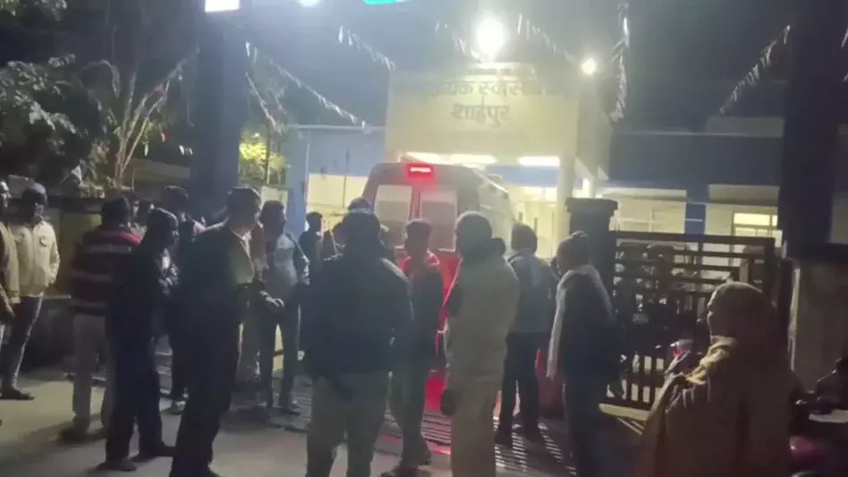 पति-पत्नी को ट्रक ने रौंदा, मौके पर दोनों की मौत, अनाथ हुई मासूम बच्ची पति-पत्नी को ट्रक ने रौंदा, मौके पर दोनों की मौत, अनाथ हुई मासूम बच्ची