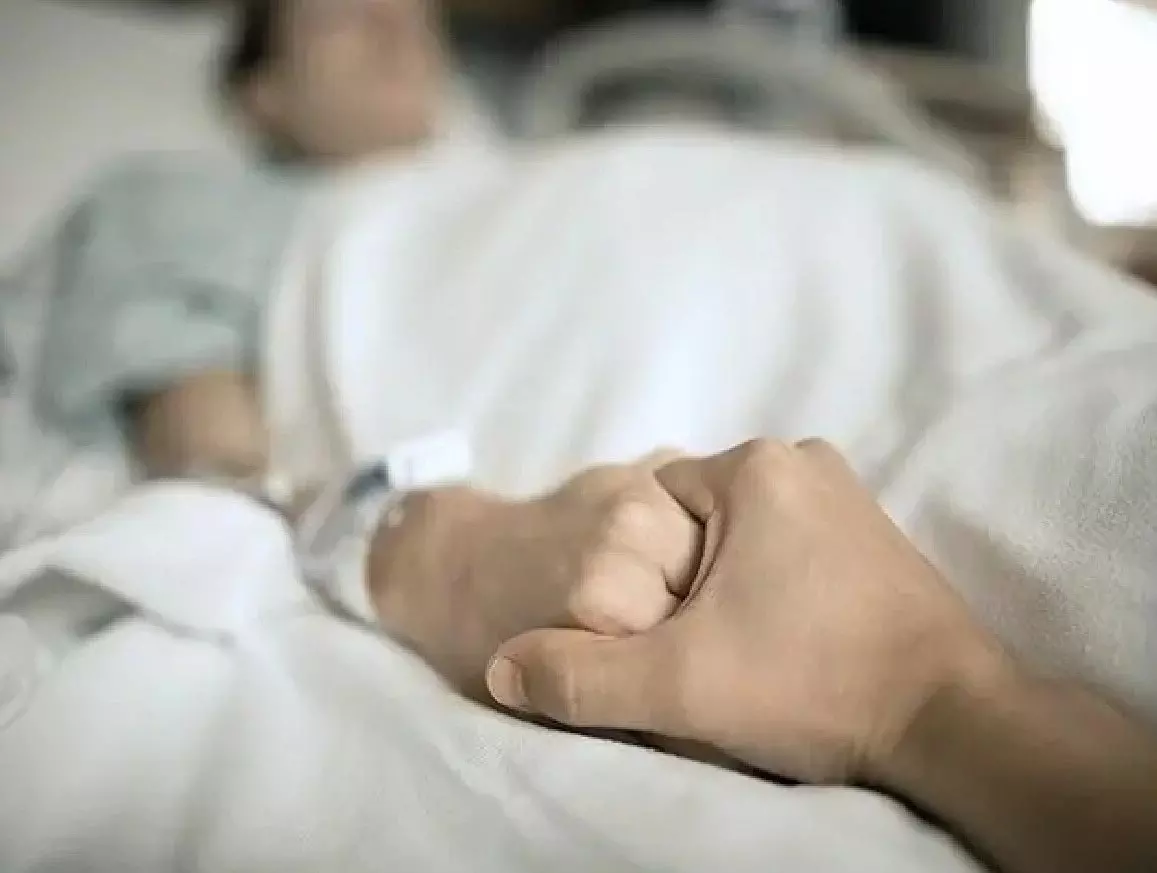 Signs of Death : अंतिम समय में शरीर देने लगता है ये संकेत! जानें मौत से ठीक पहले क्या महसूस करता है इंसान Signs of Death : अंतिम समय में शरीर देने लगता है ये संकेत! जानें मौत से ठीक पहले क्या महसूस करता है इंसान