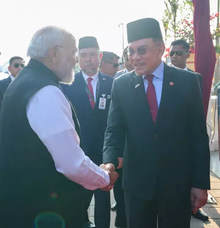 भारत-मलेशिया ने विश्वास, दोस्ती पर आधारित साझेदारी को और गहरा किया: पीएम मोदी भारत-मलेशिया ने विश्वास, दोस्ती पर आधारित साझेदारी को और गहरा किया: पीएम मोदी
