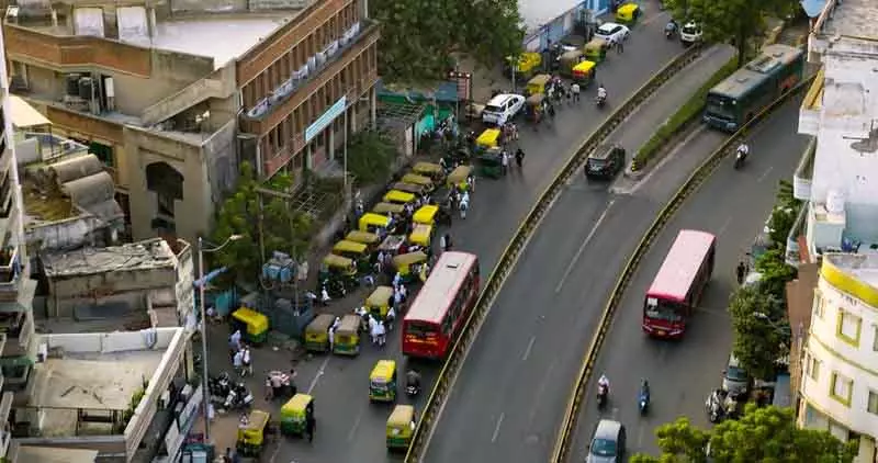 Delhi में टैक्सी ड्राइवरों का विरोध; रेगुलेशन और बाइक टैक्सी पर बैन की मांग Delhi में टैक्सी ड्राइवरों का विरोध; रेगुलेशन और बाइक टैक्सी पर बैन की मांग