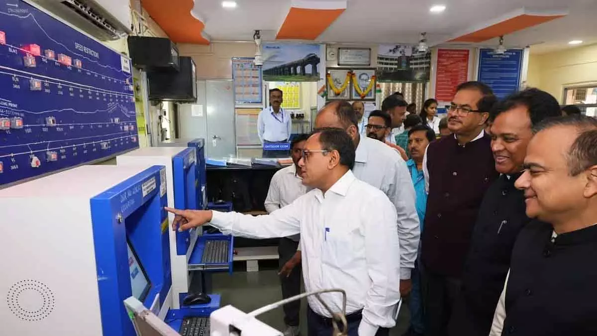 Central रेलवे के जीएम प्रतीक गोस्वामी ने दौंड-लोनावला सेक्शन में बड़े पैमाने पर सुरक्षा निरीक्षण किया Central रेलवे के जीएम प्रतीक गोस्वामी ने दौंड-लोनावला सेक्शन में बड़े पैमाने पर सुरक्षा निरीक्षण किया