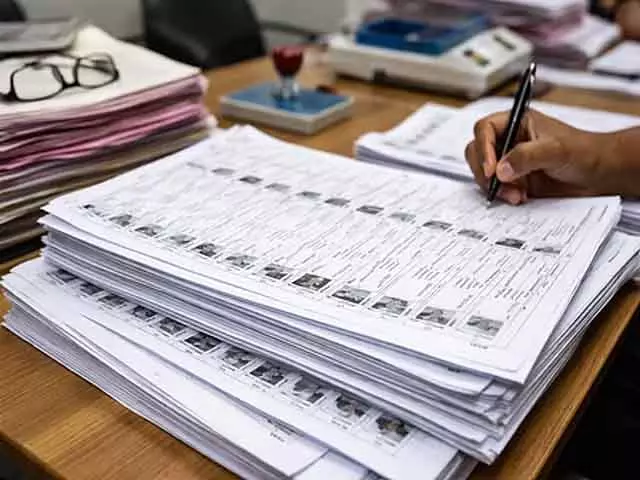 West Bengal : मृत वोटरों ने SIR में बीजेपी के दखल के खिलाफ विरोध प्रदर्शन किया West Bengal : मृत वोटरों ने SIR में बीजेपी के दखल के खिलाफ विरोध प्रदर्शन किया