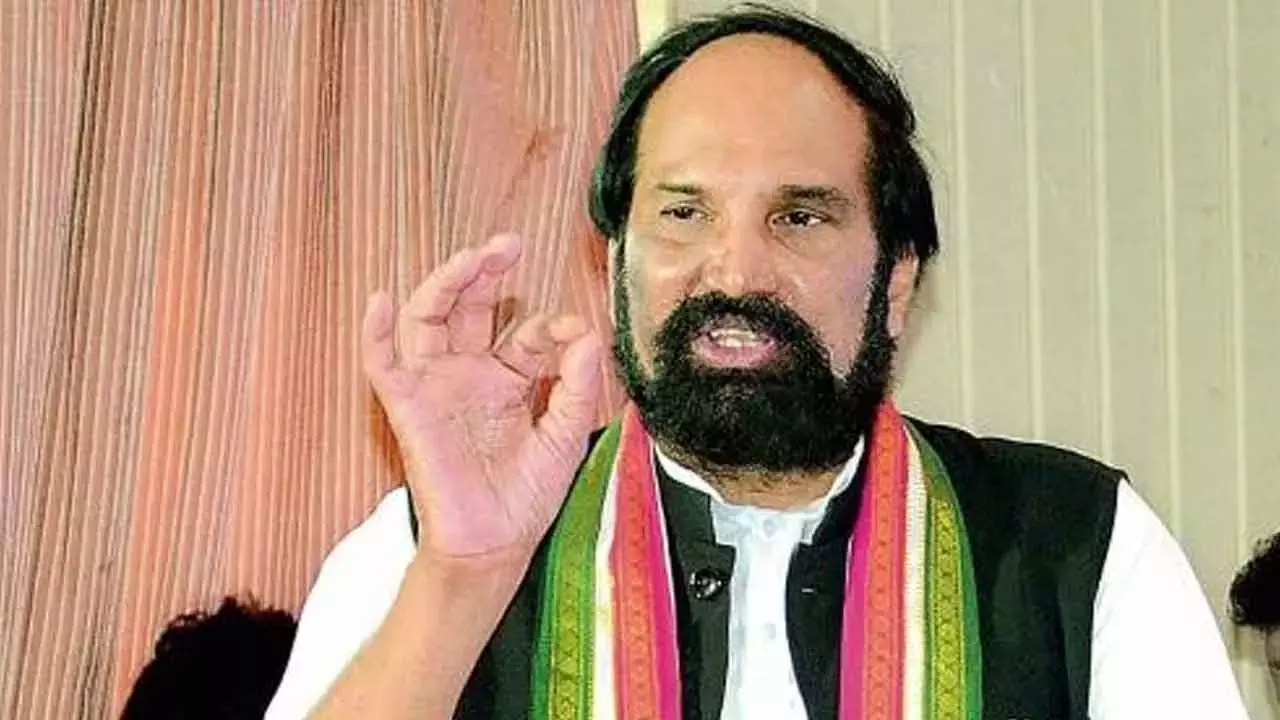 Uttam ने तेलंगाना की अनदेखी के लिए बीआरएस और बीजेपी की आलोचना की Uttam ने तेलंगाना की अनदेखी के लिए बीआरएस और बीजेपी की आलोचना की