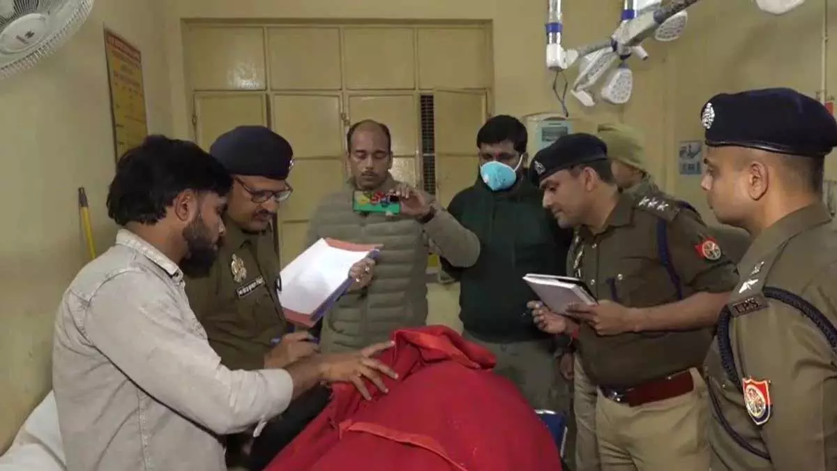 पुलिस महकमे में हड़कंप मच गया, रूम में उठाया खौफनाक कदम... पुलिस महकमे में हड़कंप मच गया, रूम में उठाया खौफनाक कदम...