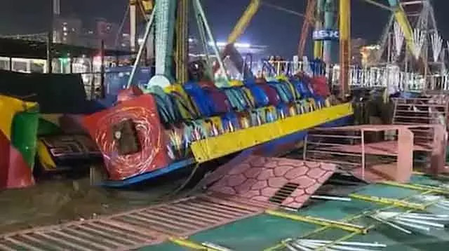 सूरजकुंड मेले में हादसा: Tsunami झूले गिरने से पुलिस इंस्पेक्टर की बचाने की कोशिश में मौत, 13 घायल सूरजकुंड मेले में हादसा: Tsunami झूले गिरने से पुलिस इंस्पेक्टर की बचाने की कोशिश में मौत, 13 घायल