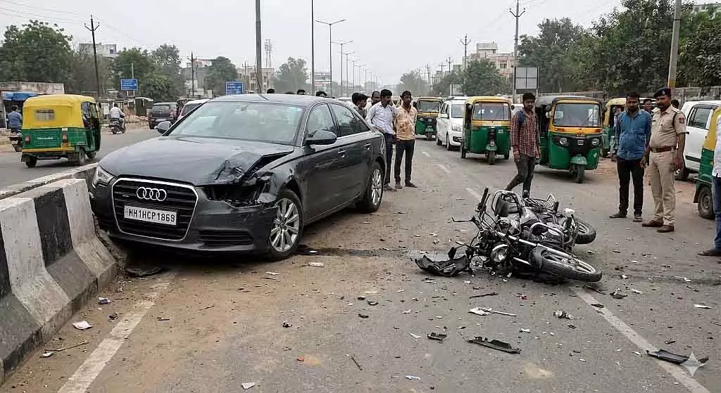 Rewa : शादी के कार्ड बांटने जा रहे पिता-पुत्र समेत तीन लोगों की ऑडी और मोटरसाइकिल की टक्कर में मौत Rewa : शादी के कार्ड बांटने जा रहे पिता-पुत्र समेत तीन लोगों की ऑडी और मोटरसाइकिल की टक्कर में मौत