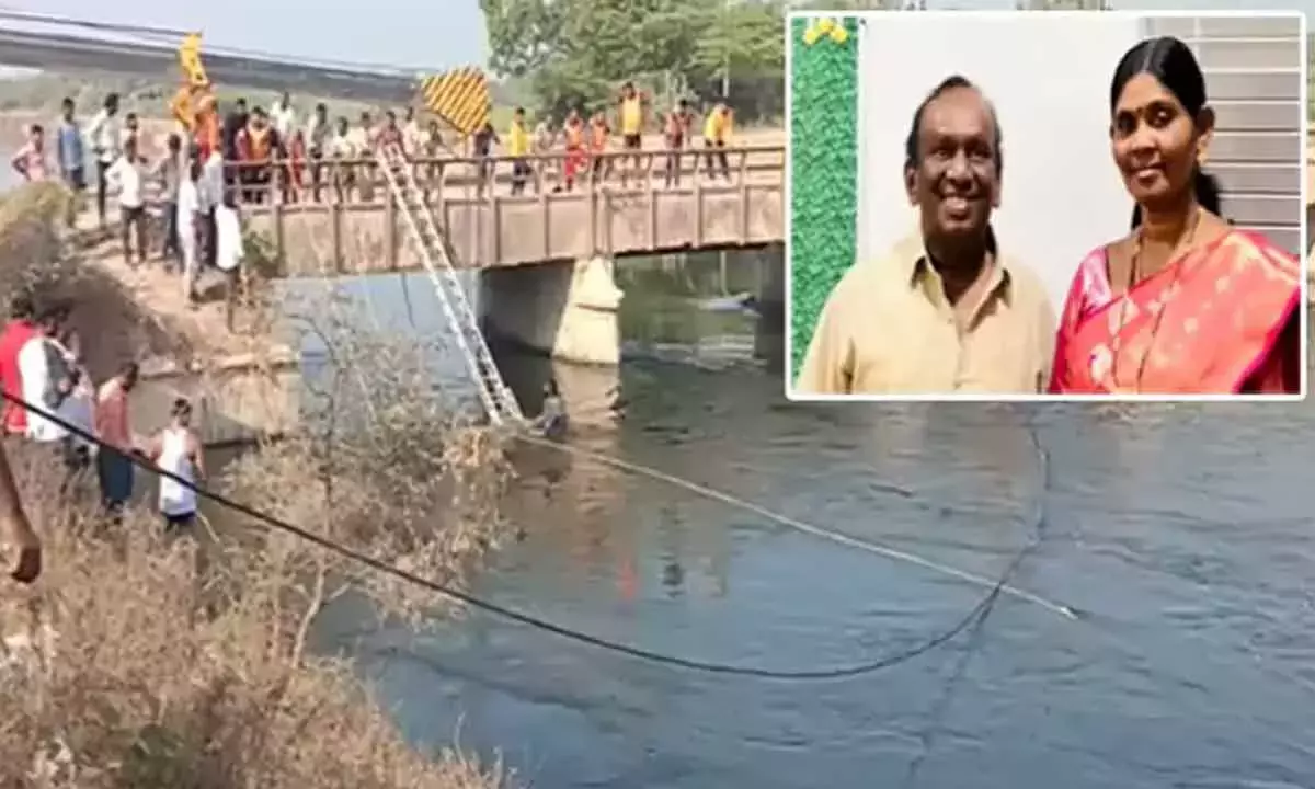 नलगोंडा में सागर लेफ्ट कैनाल में कार गिरी, कपल अभी भी लापता नलगोंडा में सागर लेफ्ट कैनाल में कार गिरी, कपल अभी भी लापता