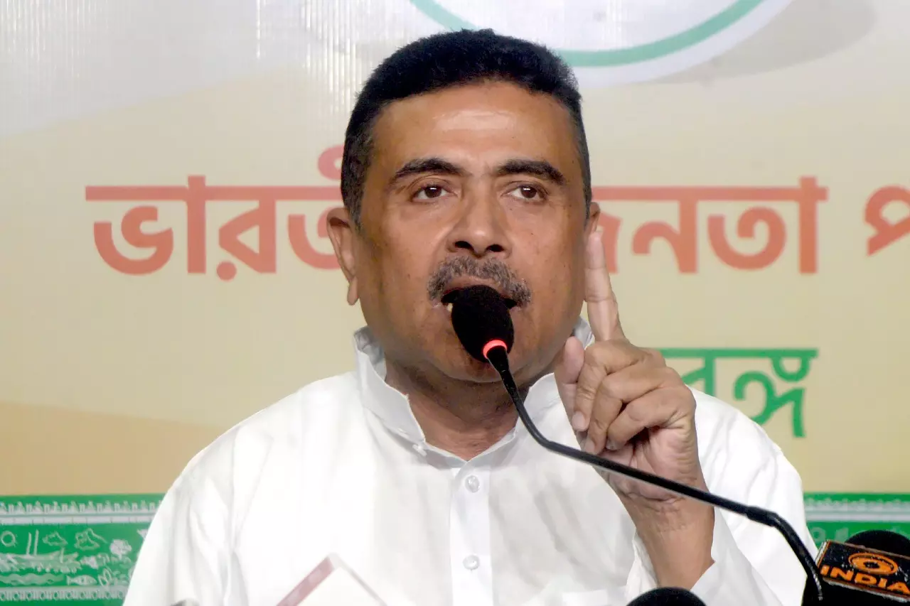 Bengal SIR मुद्दे पर विपक्ष का आरोप, ममता पर अवैध बांग्लादेशियों को बचाने का दावा Bengal SIR मुद्दे पर विपक्ष का आरोप, ममता पर अवैध बांग्लादेशियों को बचाने का दावा