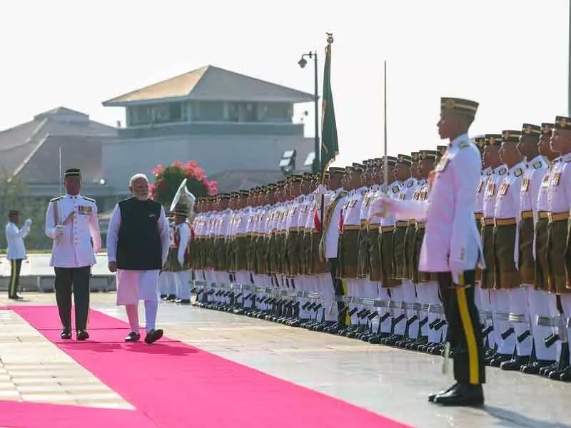 PM Modi ने पेरदाना पुत्रा में औपचारिक स्वागत की झलकियाँ साझा की, भारत-मलेशिया संबंधों पर ध्यान केंद्रित PM Modi ने पेरदाना पुत्रा में औपचारिक स्वागत की झलकियाँ साझा की, भारत-मलेशिया संबंधों पर ध्यान केंद्रित