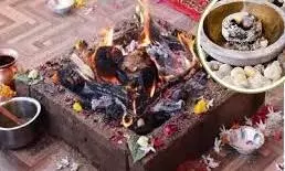 Puja Rules at Home: क्या आप भी पूजा की राख कूड़ेदान में डाल देते हैं? जानें क्या हैं इसके सही नियम Puja Rules at Home: क्या आप भी पूजा की राख कूड़ेदान में डाल देते हैं? जानें क्या हैं इसके सही नियम