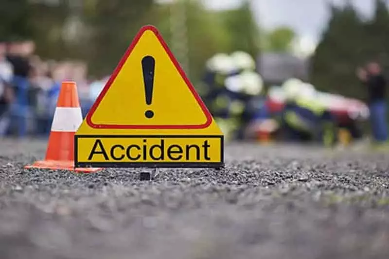 Kulgam में ट्रक खिसकने से ड्राइवर की मौत Kulgam में ट्रक खिसकने से ड्राइवर की मौत