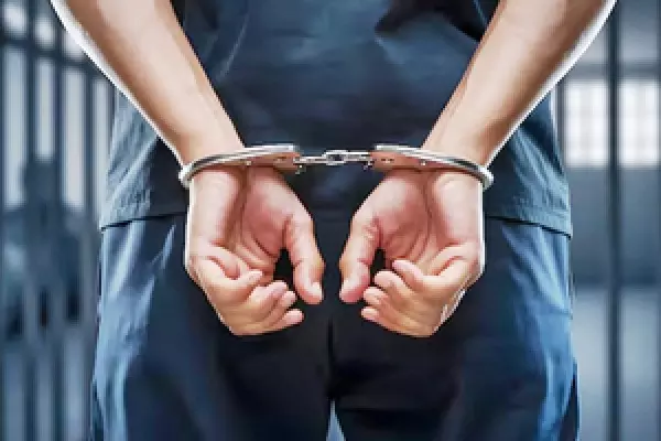 Delhi में साइबर फ्रॉड नेटवर्क का पर्दाफाश, तीन आरोपी हिरासत में Delhi में साइबर फ्रॉड नेटवर्क का पर्दाफाश, तीन आरोपी हिरासत में