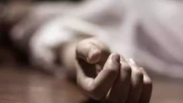 स्कूल ट्रिप के दौरान Thoothukudi का लड़का बस से गिरकर मर गया स्कूल ट्रिप के दौरान Thoothukudi का लड़का बस से गिरकर मर गया